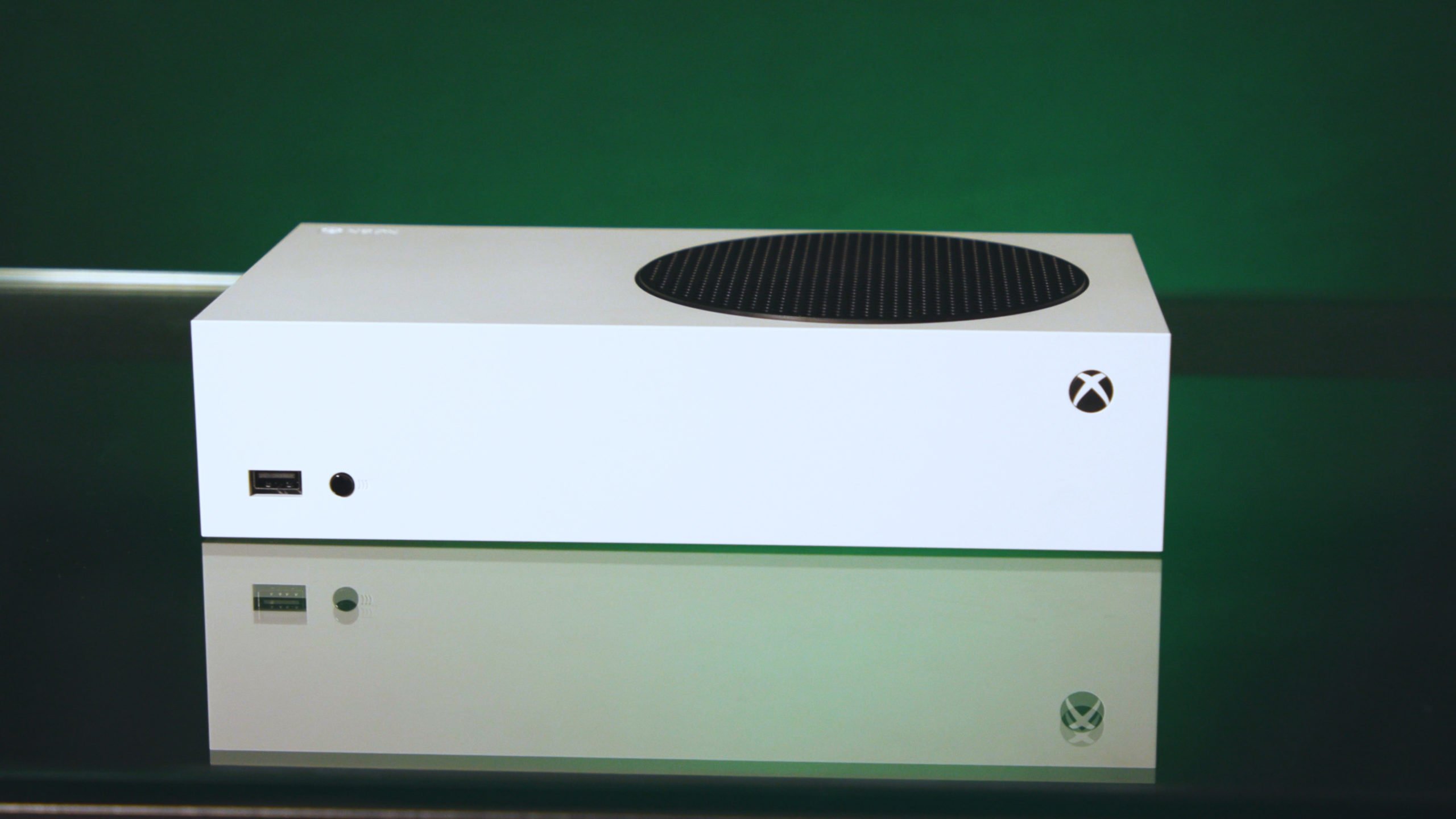 Xbox-Series-S-front-picture